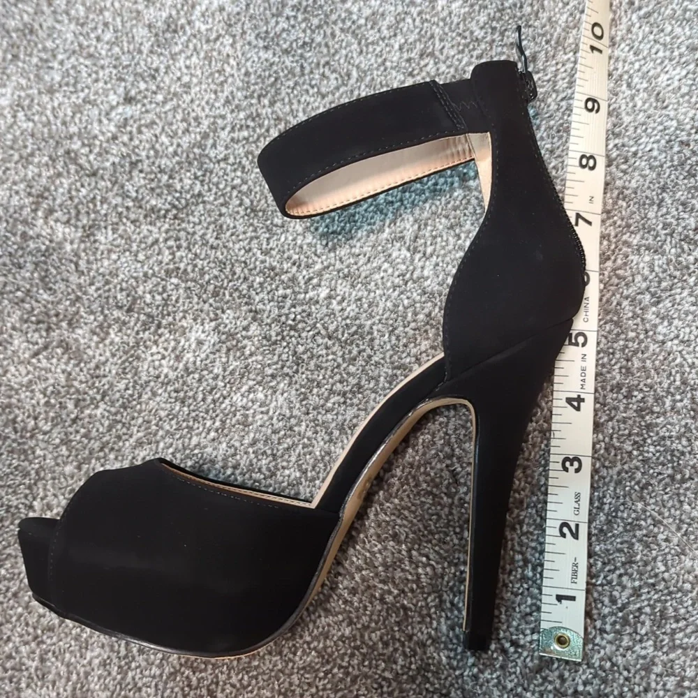 Black Platform pumps Open toe Ankle strap with back zipper! Size 7 NEW